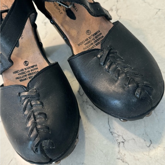 Free people collab with Jeffrey Campbell, Kathleen, black clogs size 9 - Picture 7 of 8